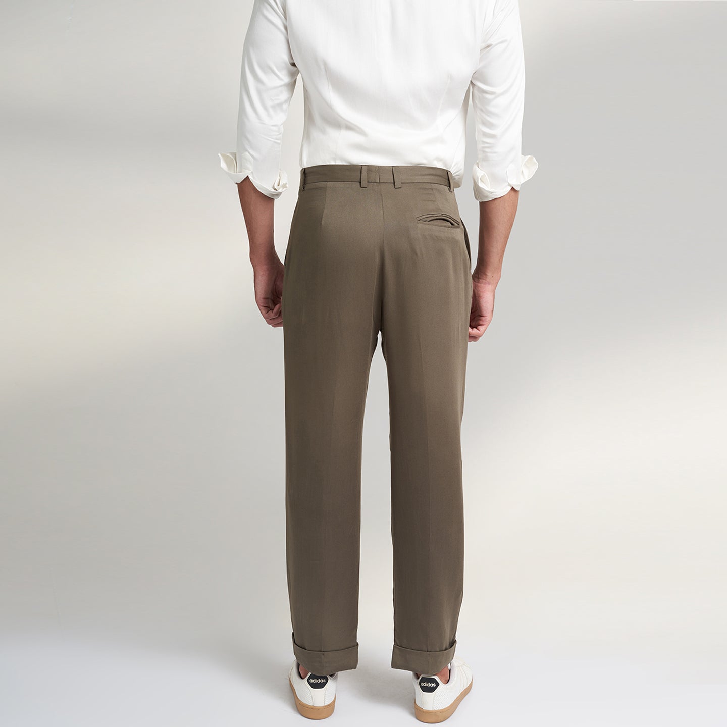 Lotus Stem fabric trousers, inspired by the timeless elegance of our Antique Reminiscence Collection. These trousers feature a comfortable fit, adorned with two front pleats and a stylish turn-up bottom and a back pocket. The super-soft fabric ensures a luxurious feel, making them an ideal choice for your leisurewear wardrobe.