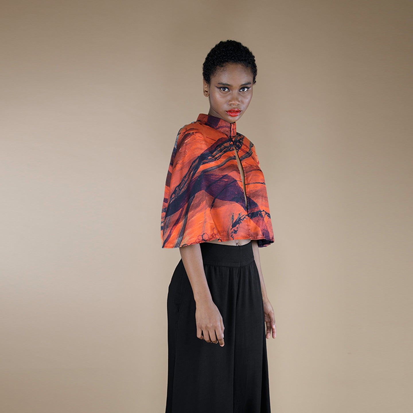 PRINTED FRONT OPEN ORGANIC SHORT CAPE